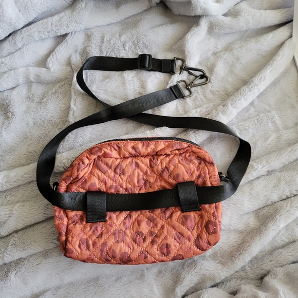 Beautiful Camp Gladiator Orange Leopard Print Crossbody/Belt Bag 🐆 - Picture 12 of 13